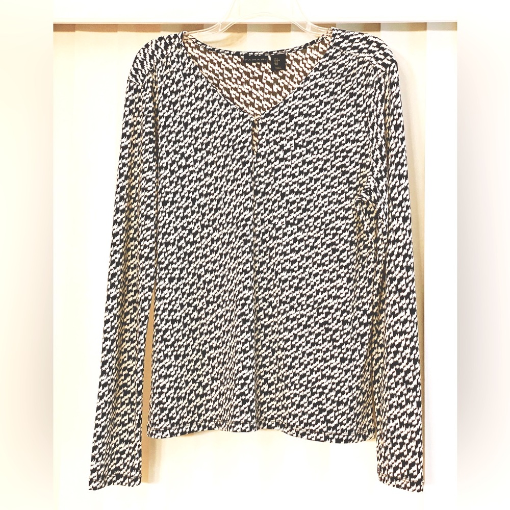 🦓TAHARI black/white long sleeved; Stretchy; like new; 96% poly 4% spandex